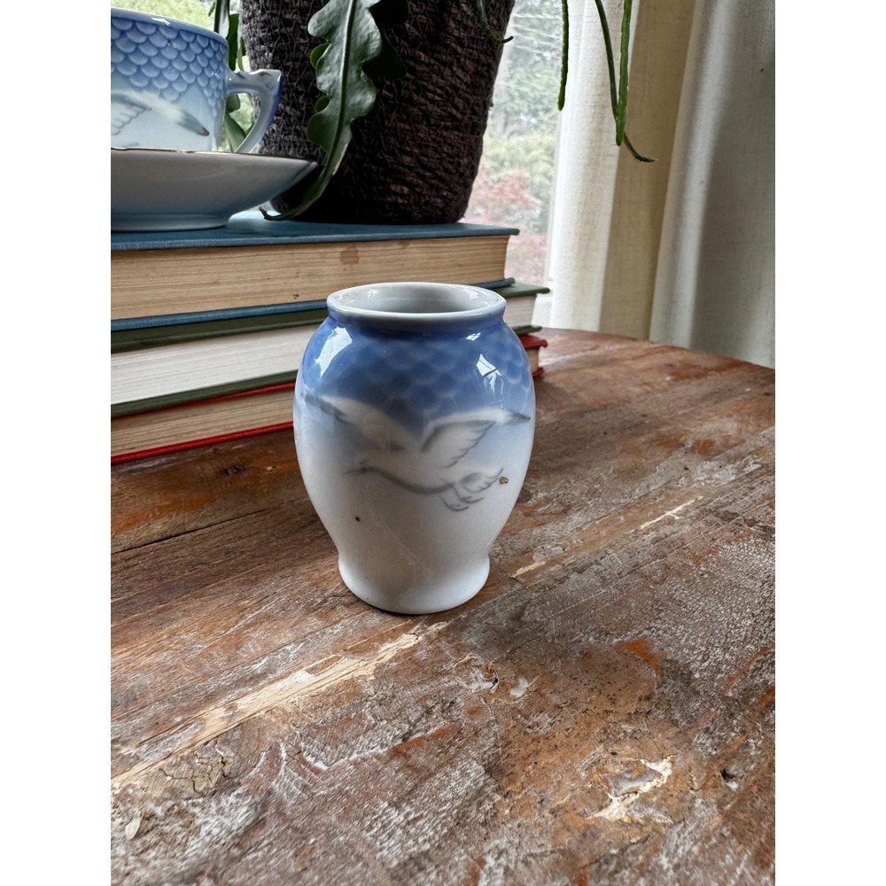 Bing & Grondahl Seagull Miniature Porcelain Vase 671 Blue Fish Scale Toothpick